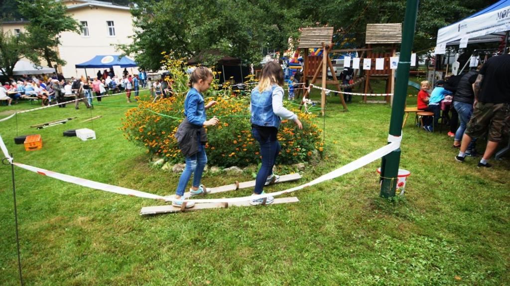 Gosciniec Jas -Sniadania I Obiadokolacje Szwedzki Stol W Cenie Bezplatny Parking 스클라르스카포렘바 외부 사진