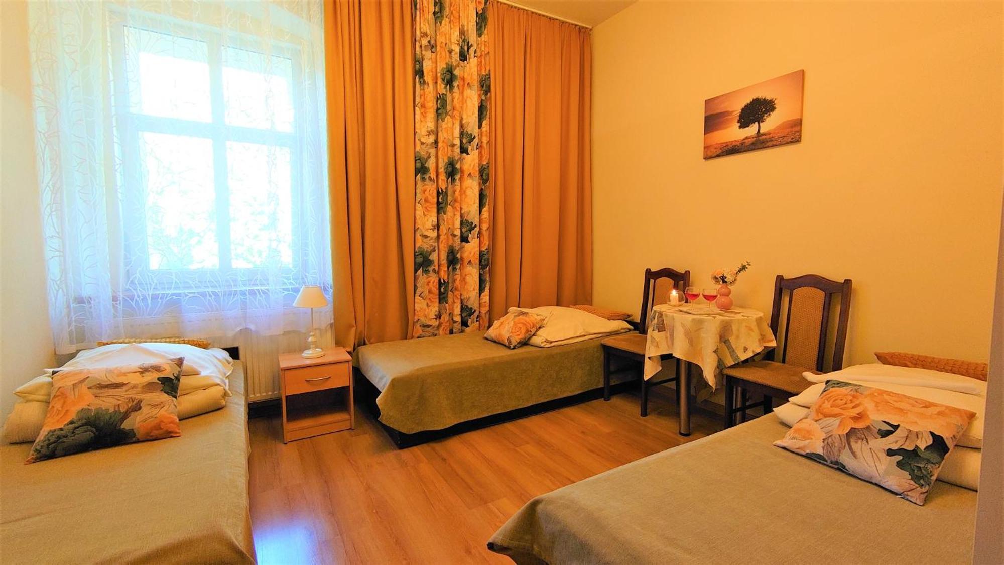 Gosciniec Jas -Sniadania I Obiadokolacje Szwedzki Stol W Cenie Bezplatny Parking 스클라르스카포렘바 외부 사진