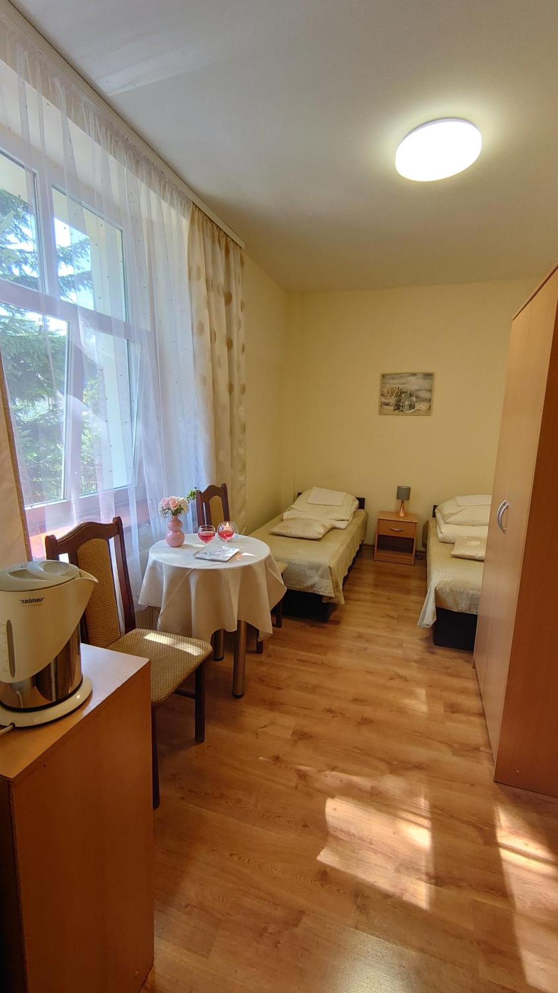 Gosciniec Jas -Sniadania I Obiadokolacje Szwedzki Stol W Cenie Bezplatny Parking 스클라르스카포렘바 외부 사진